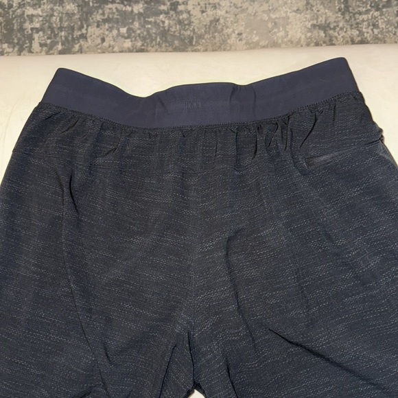 Lululemon Athletica men’s THE Shorts Size L 9in - Picture 5 of 8
